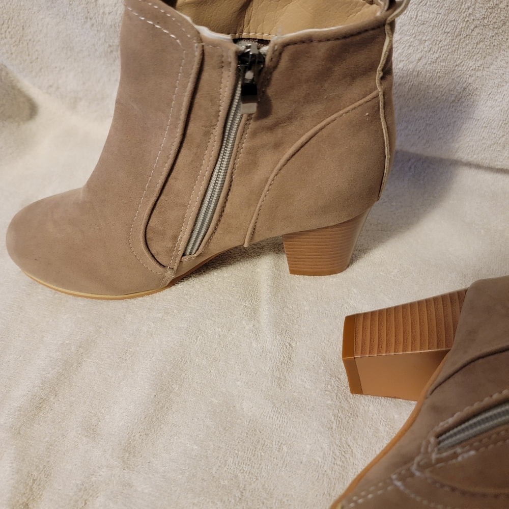 Tan Zipper-up Brown Tartan Lined‎ Ankle Boots - Picture 2 of 10